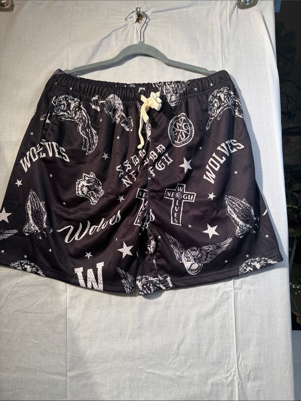 Darc Sport Wolves Black Mesh 'Wolves' Graphic Athletic Shorts 761/1000